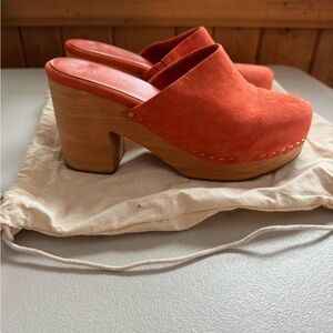 Like new charlotte stone Marlo clogs size 10